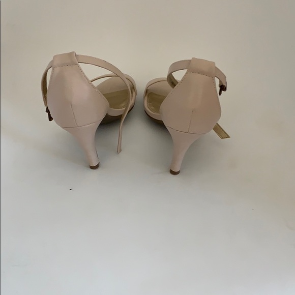 Heels - Picture 4 of 4